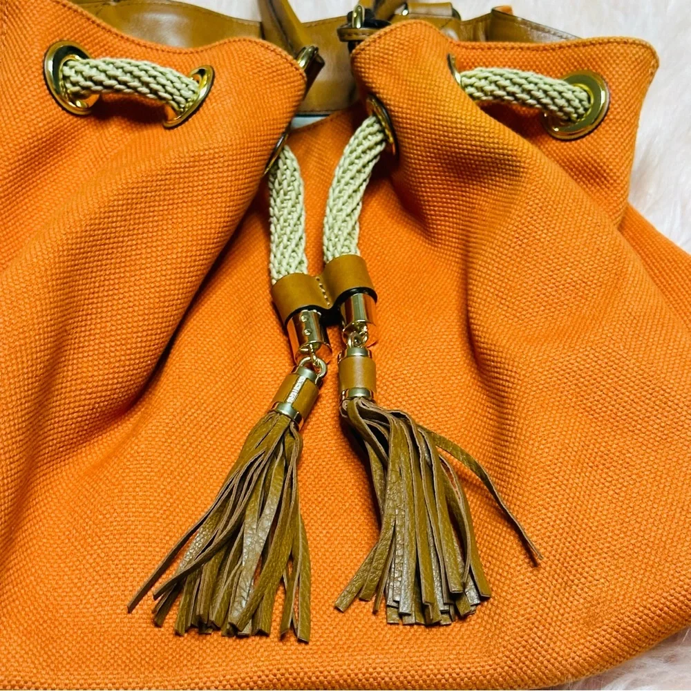 Michael Kors handbag with tassel detail. - Picture 7 of 16